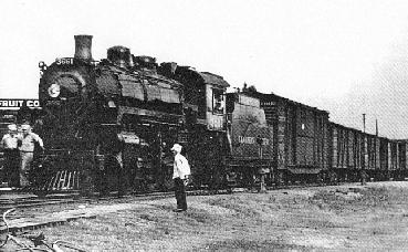 3661 pulling into the yard